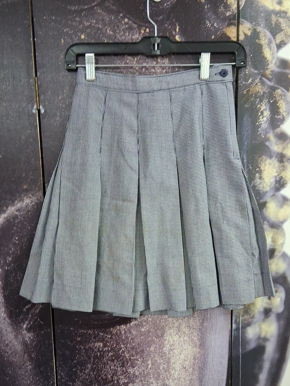 Becky Thatcher Classic Pleated Skirt in Black and White Houndstooth.